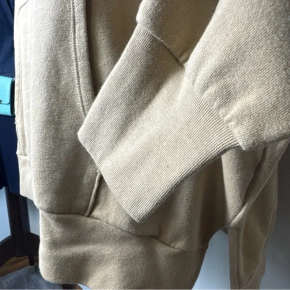 American Eagle Beige Graphic Huggable Hoodie Sweater Oversized Size Small - Picture 6 of 13